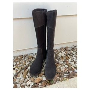 La Canadienne Brown Suede Boots